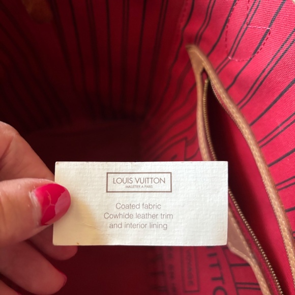 Louis Vuitton Neverfull MM Bag - Picture 6 of 8